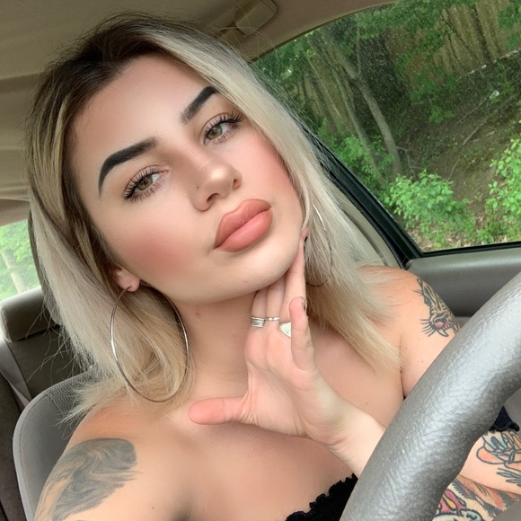 Meet your Posher, Britta - Picture 1 of 1